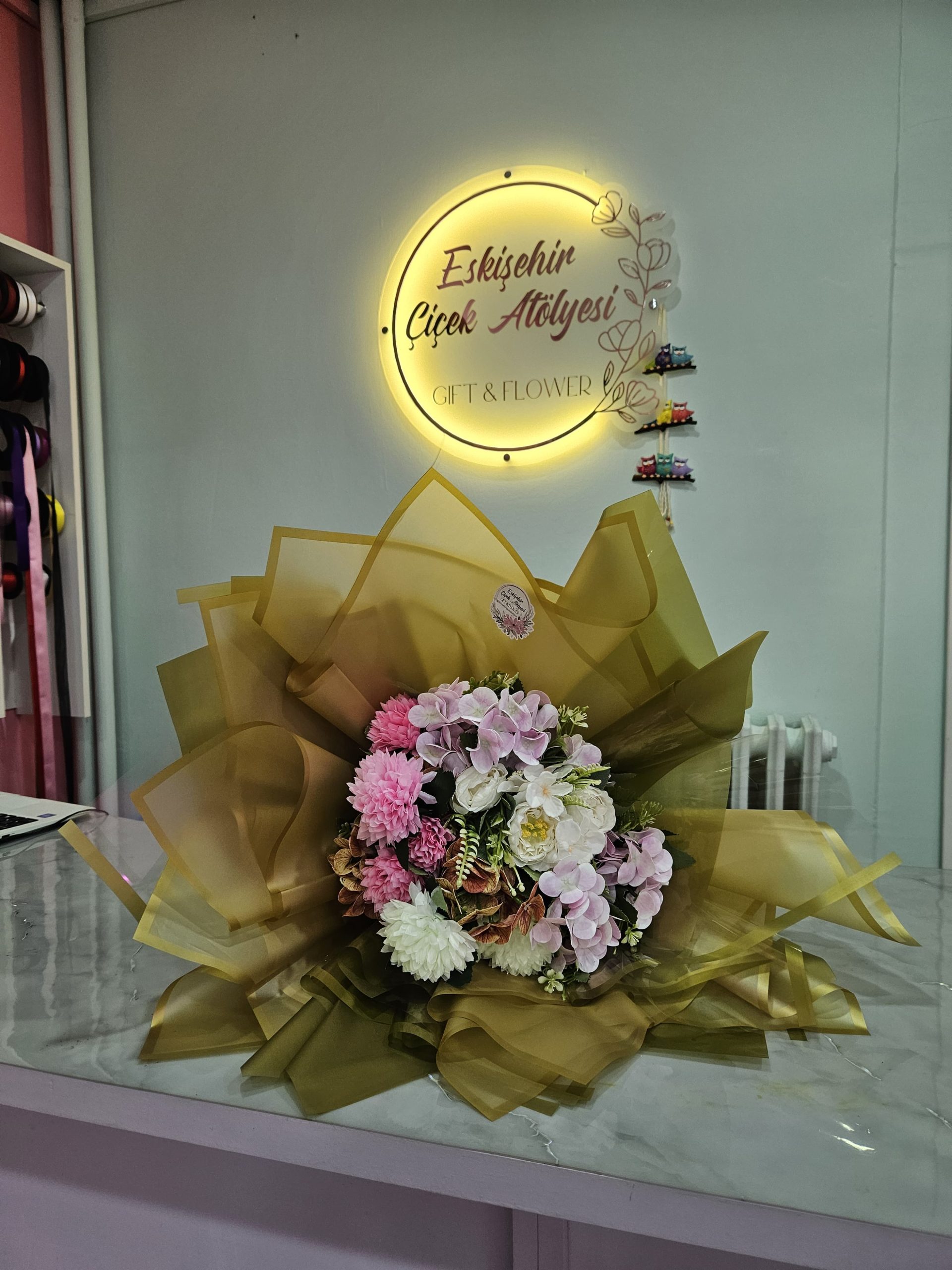 Golden Harmony – Özel Tasarım Şık Çiçek Buketi