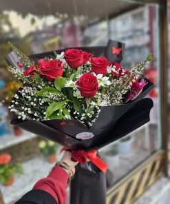 Premium Kırmızı Gül & Siyah Ambalajlı Lüks Buket